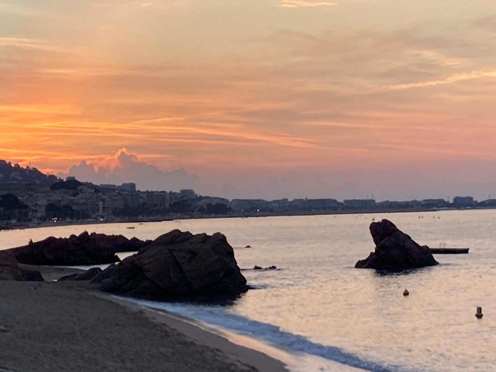 Chambre Parentale , Salle De Bain Privee, Acces Plages & Vue Mer Du Salon Dans Appartement Partage Chez L'Habitant ,, Master Bedroom, Private Bathroom, Beach Access & Sea View Cannes Esterno foto