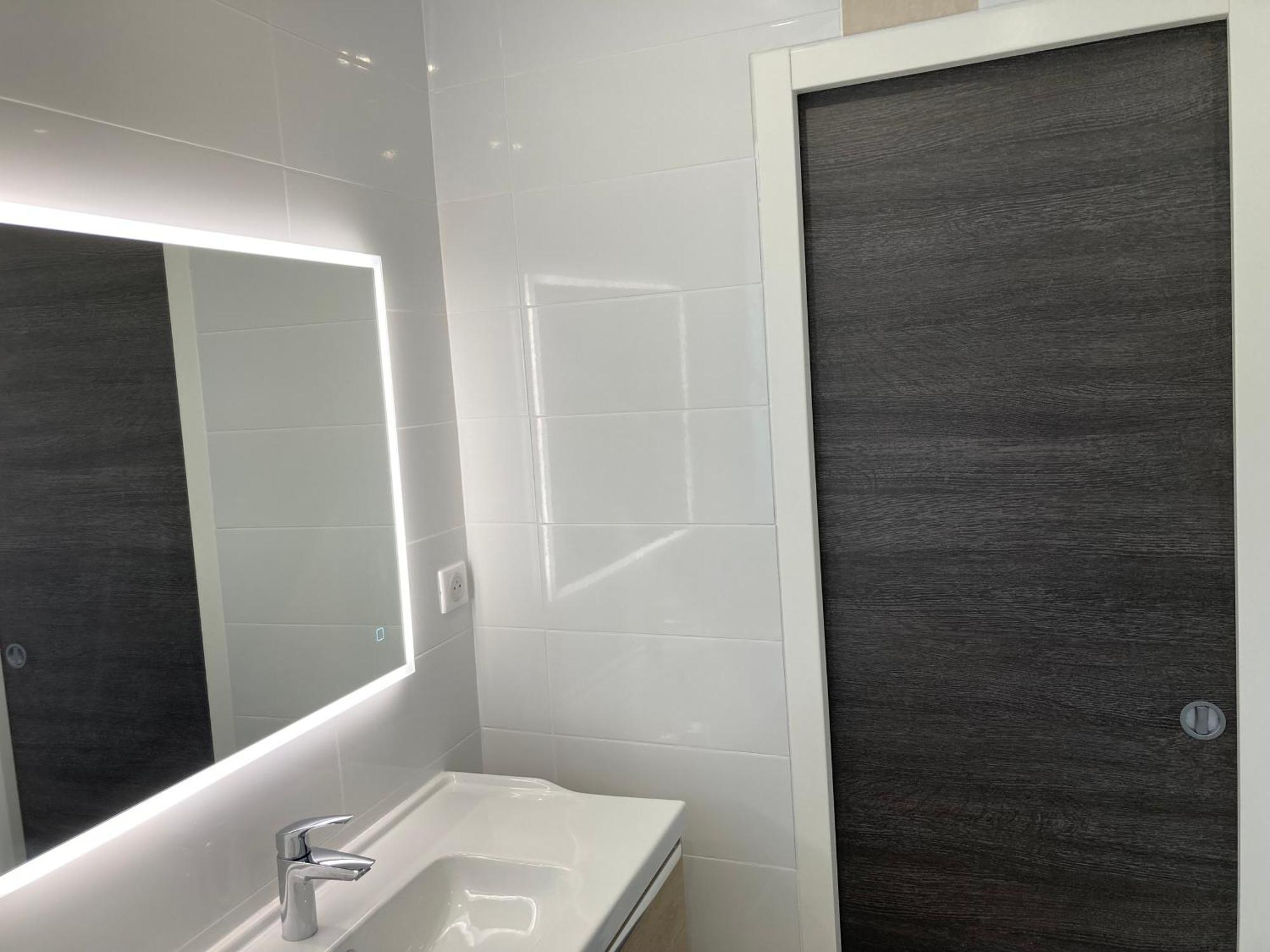 Chambre Parentale , Salle De Bain Privee, Acces Plages & Vue Mer Du Salon Dans Appartement Partage Chez L'Habitant ,, Master Bedroom, Private Bathroom, Beach Access & Sea View Cannes Esterno foto