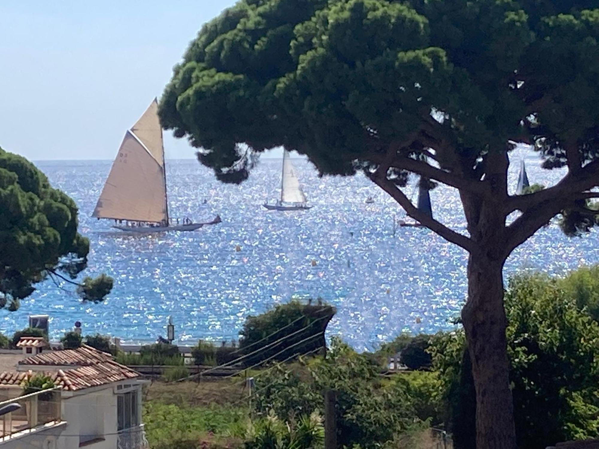 Chambre Parentale , Salle De Bain Privee, Acces Plages & Vue Mer Du Salon Dans Appartement Partage Chez L'Habitant ,, Master Bedroom, Private Bathroom, Beach Access & Sea View Cannes Esterno foto